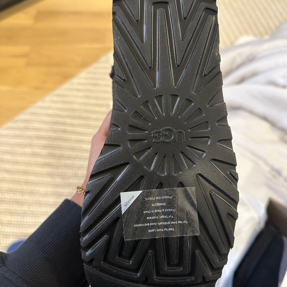 UGG Classic Mini boots (BNIB) - Picture 5 of 7